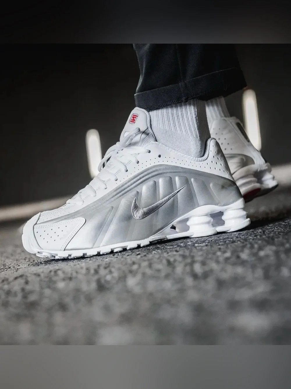 Nike Shox R4 (GS ) - Picture 2 of 9